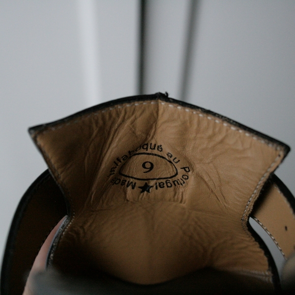 John Fluevog  "Alisha" shoes in Black - Picture 4 of 6